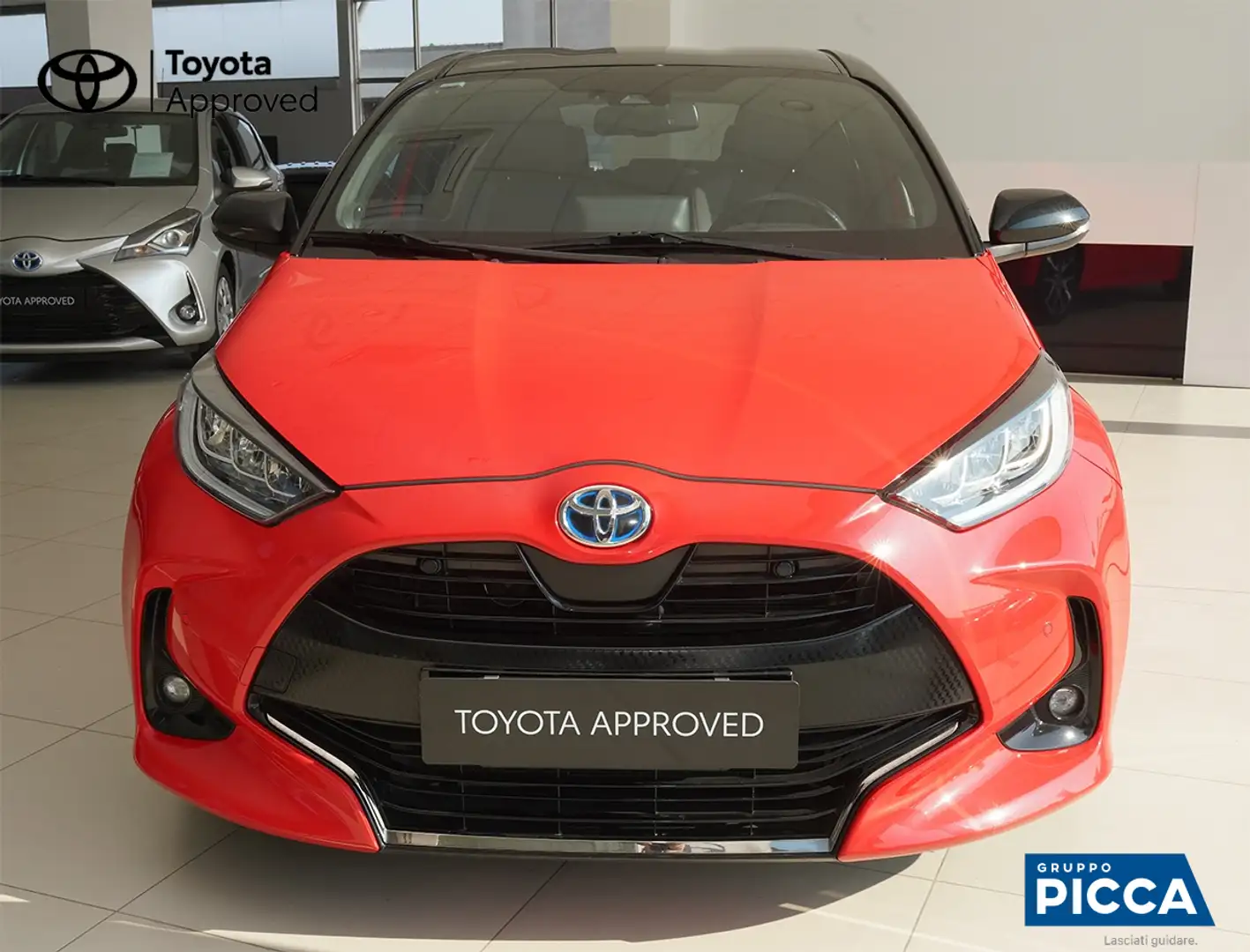 Toyota Yaris 1.5 Hybrid Premiere Rood - 2