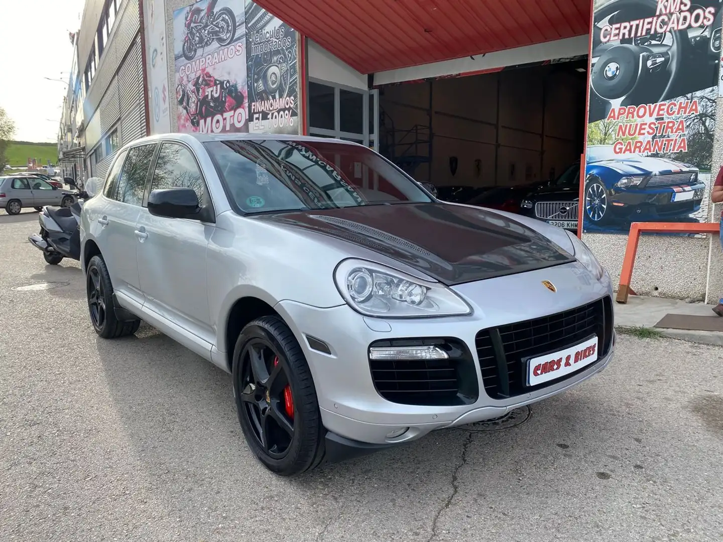 Porsche Cayenne Turbo Aut. Grijs - 2