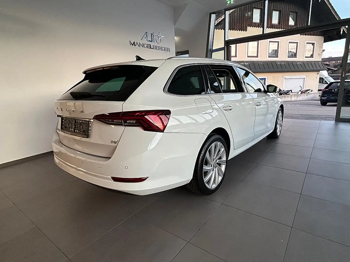 Skoda Octavia 1,4 TSI iV Combi Hybrid PHEV Style DSG Weiß - 2