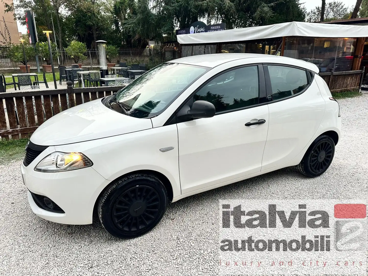 Lancia Ypsilon Ypsilon 1.0 IBRIDA SILVER 12MESI GARANZIA AZIENDA Wit - 1