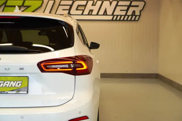 Ford Focus view 6