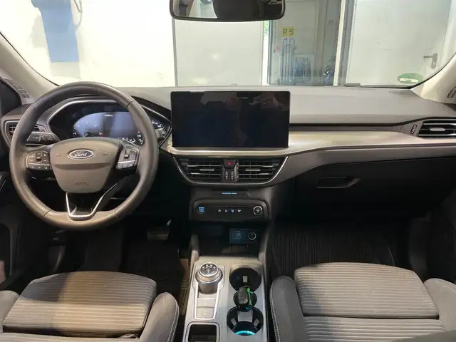 Ford Focus view 9