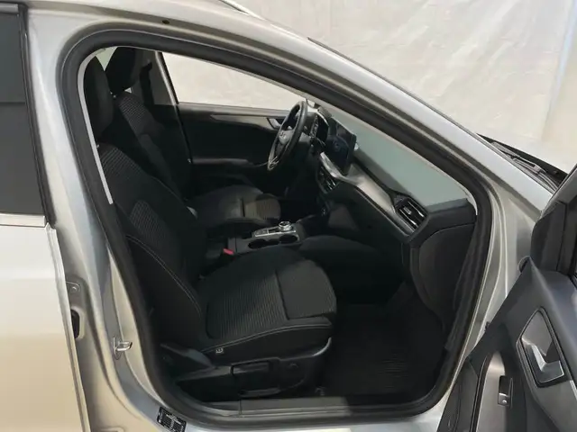 Ford Focus view 8