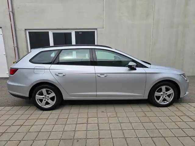 Seat Leon view 4