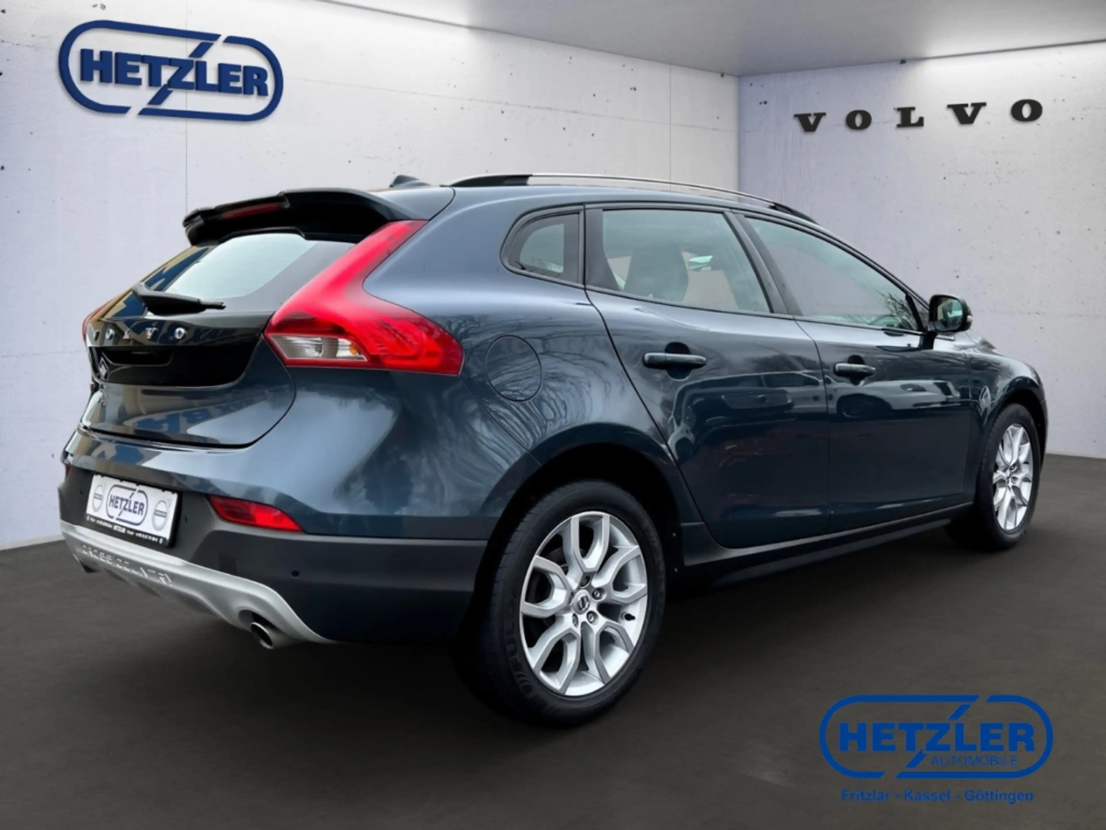 Volvo V40 Cross Country HUD Panorama Navi Digitales Cockpit Soundsystem LE — photo 3