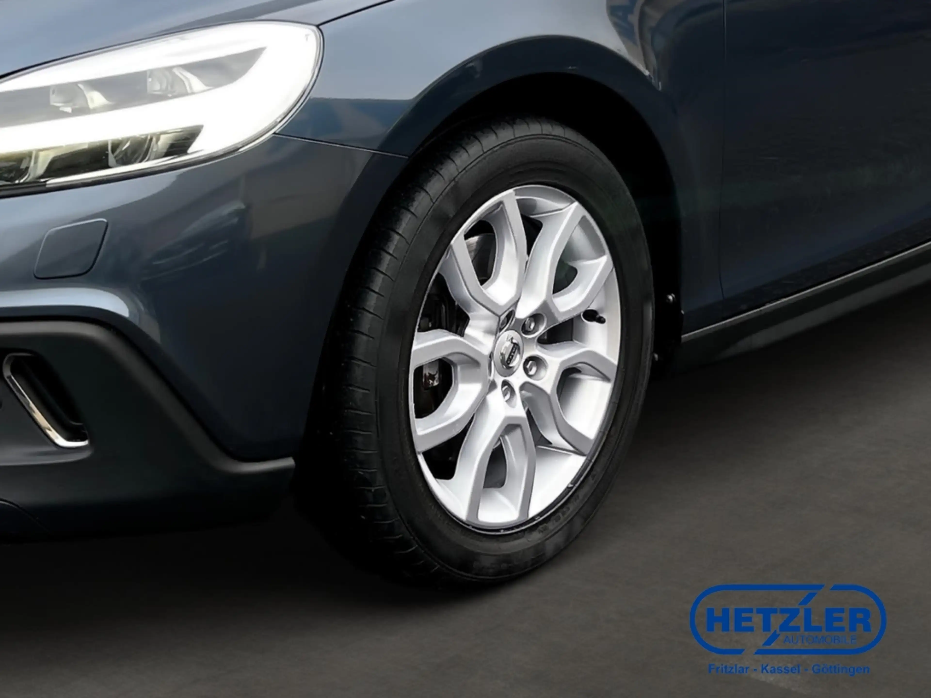 Volvo V40 Cross Country HUD Panorama Navi Digitales Cockpit Soundsystem LE — photo 6