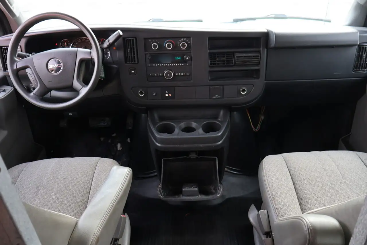 GMC Savana снимка GMC Savana