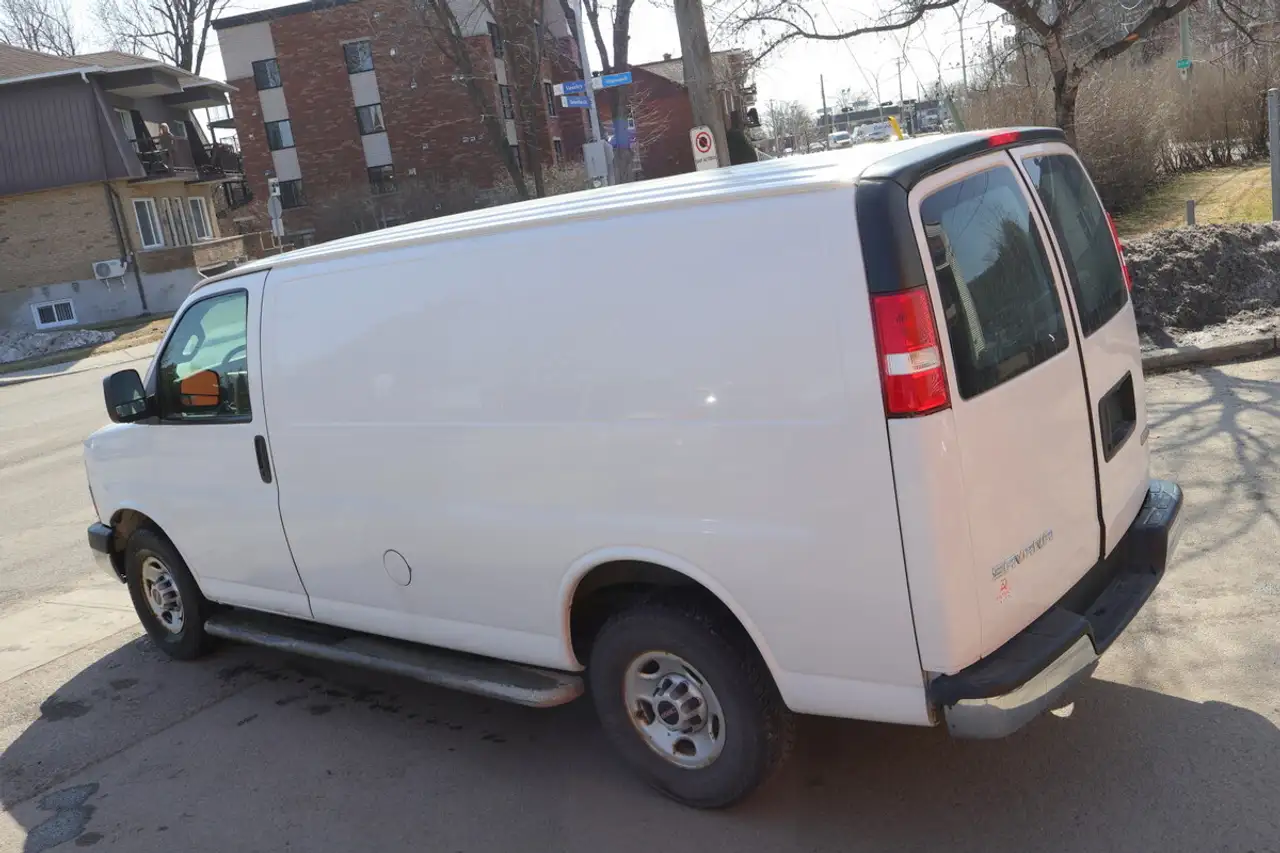 GMC Savana снимка GMC Savana