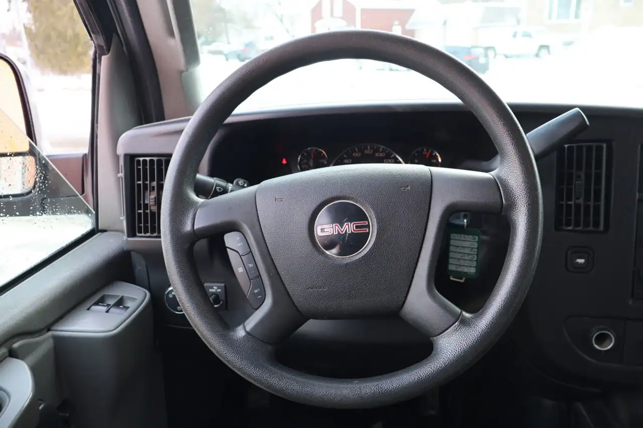 GMC Savana снимка GMC Savana