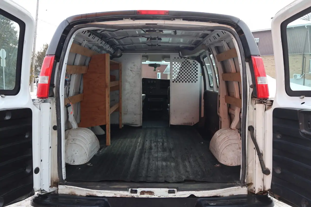 GMC Savana снимка GMC Savana