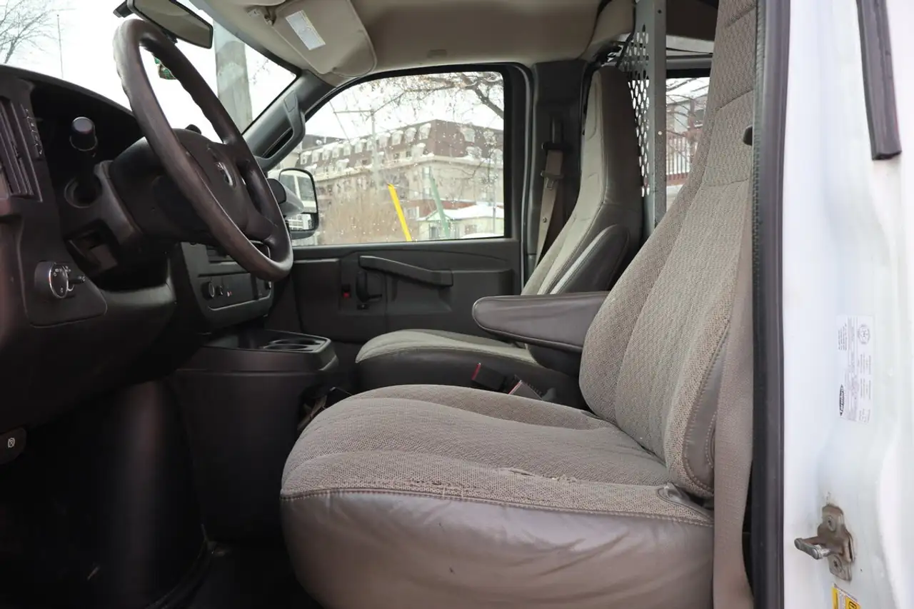 GMC Savana снимка GMC Savana