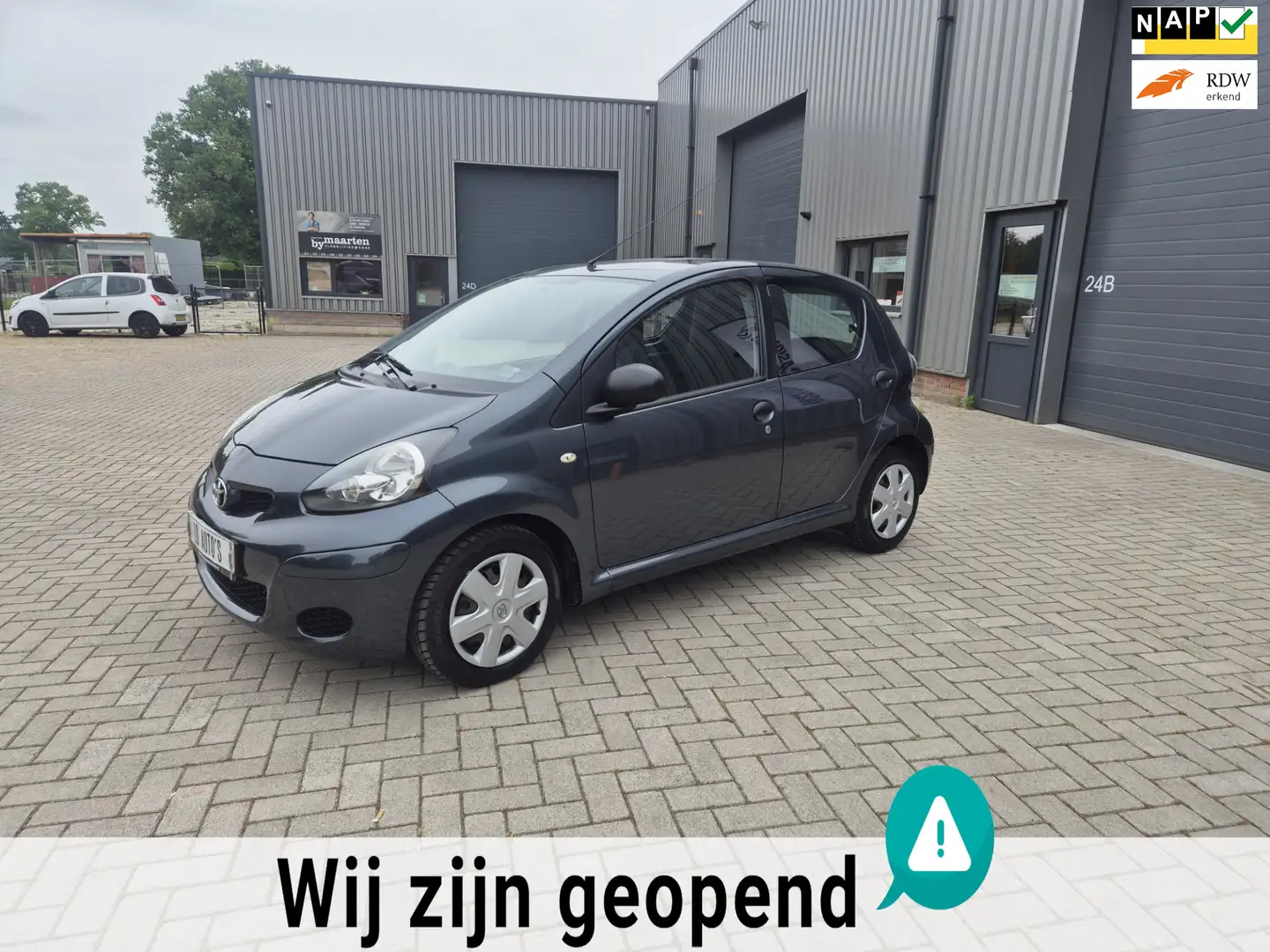 Toyota Aygo 1.0-12V Access TOP OCCASION 1e EIGENAAR Grijs - 1