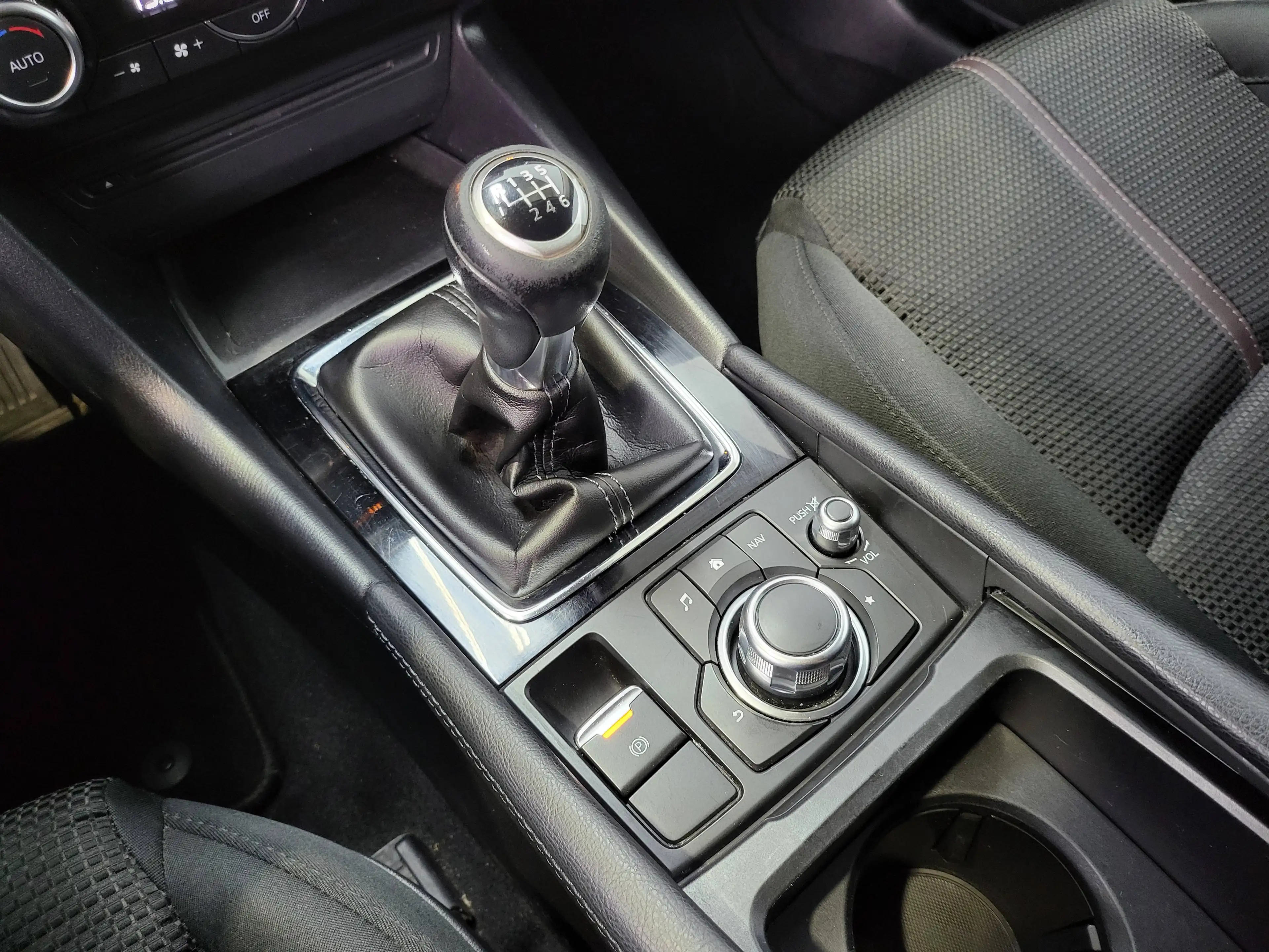 Mazda 3 1.5i | 2018 | 98.968 km | Camera | Airco | Zetelverwarming | Radio | Bluetooth | Navi | Trekhaak | TopDeal — photo 8