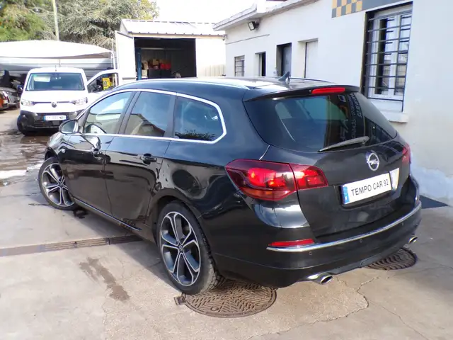 Opel Astra view 4