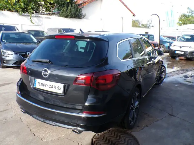 Opel Astra view 2