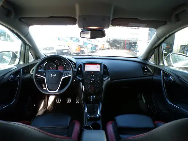 Opel Astra view 12