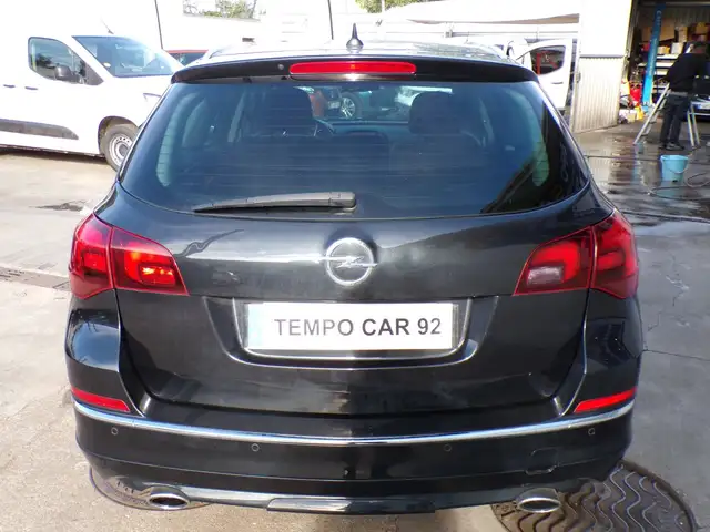 Opel Astra view 5