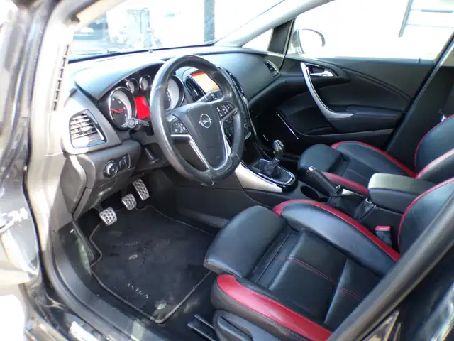 Opel Astra view 8
