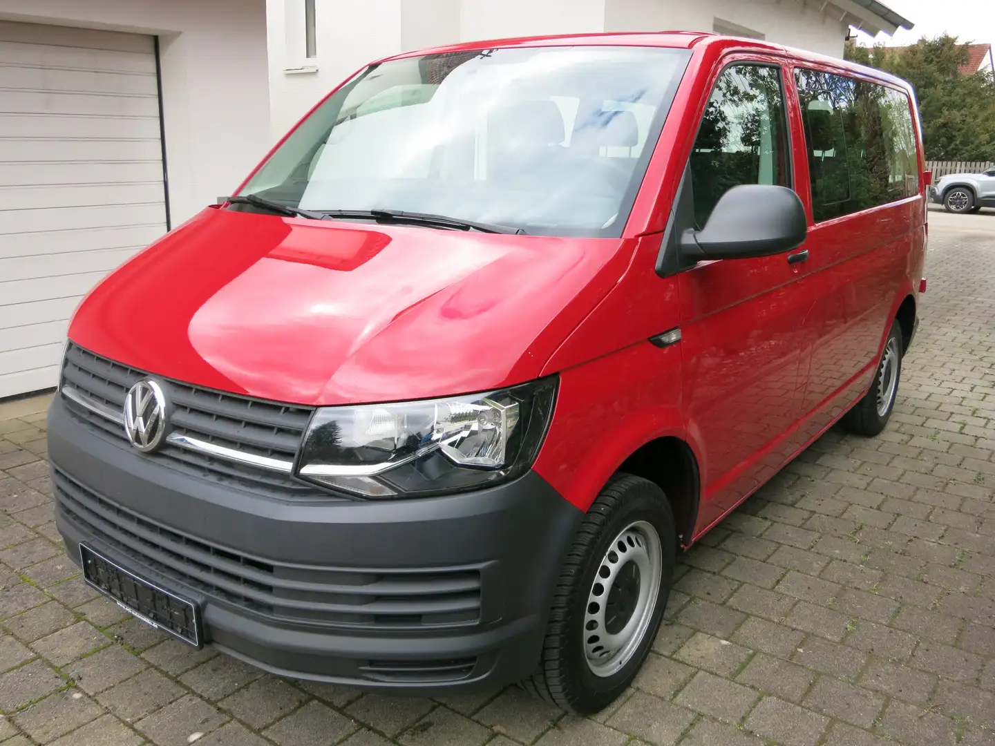 Volkswagen T6 Kombi 2,0 TDI Navi BC AHK BT el. FH 2-3-3 Rot - 2