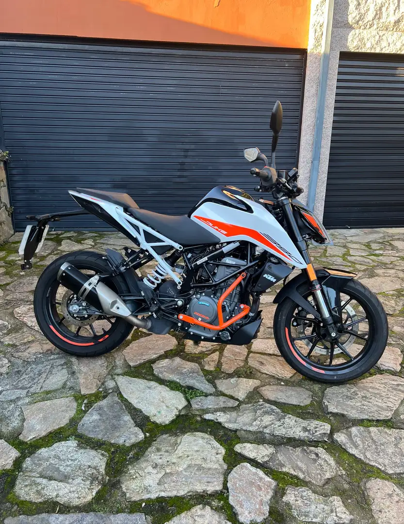 KTM 390 Duke modelo 2022 - 2