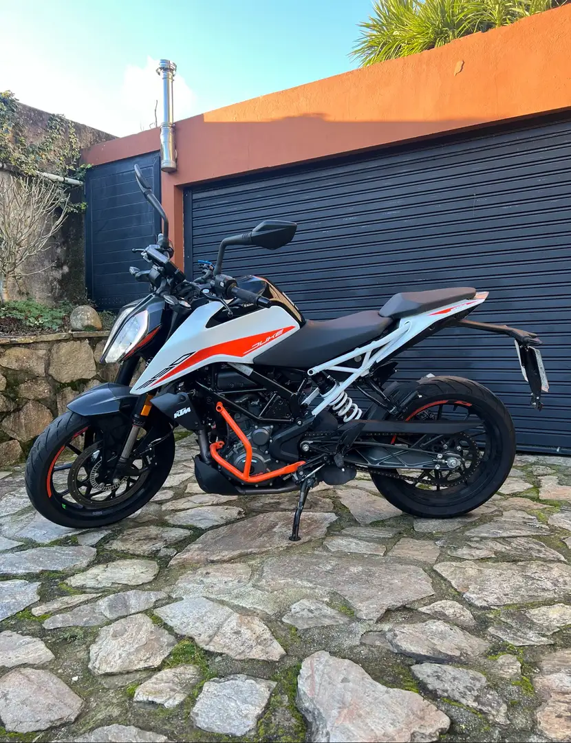 KTM 390 Duke modelo 2022 - 1