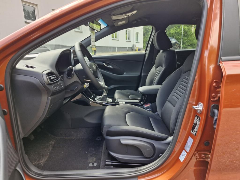 Hyundai i30 Advantage 1.0 T-GDI Navi+Kamera+SHZ+LED — photo 8