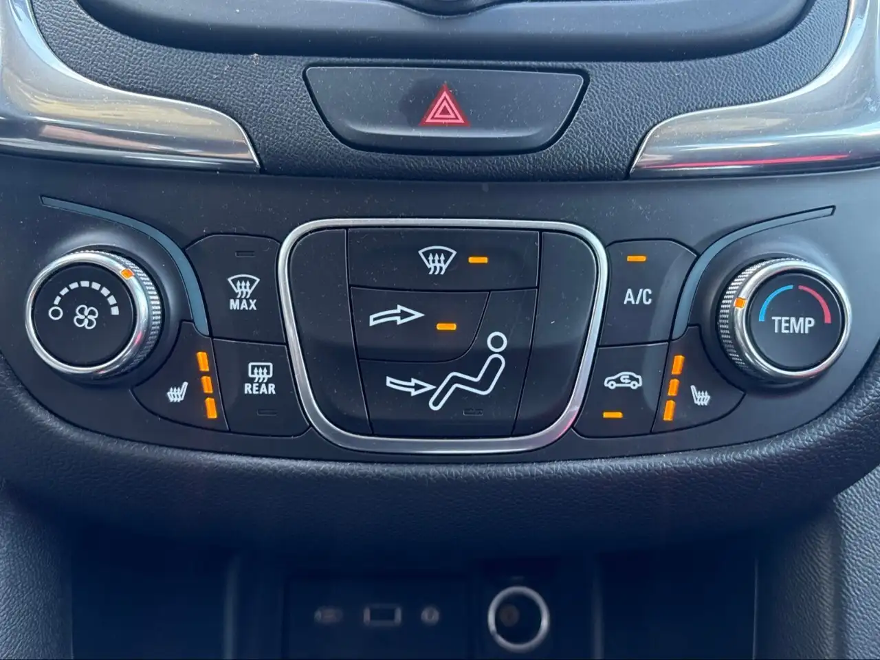 Chevrolet Equinox photo Chevrolet Equinox