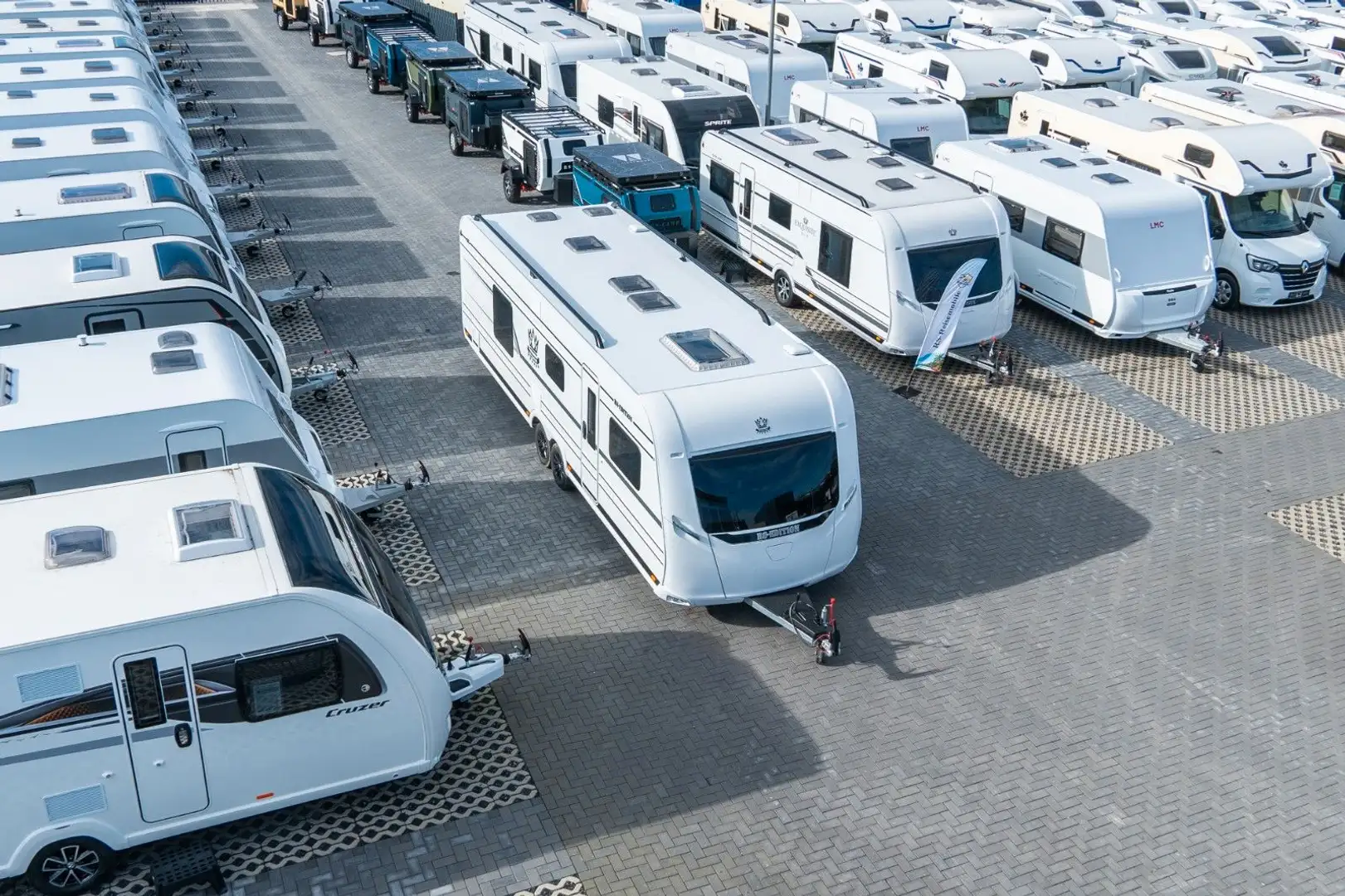 LMC Exquisit VIP 685/690 RS Edition *Truma Combi 6E* Blanco - 2