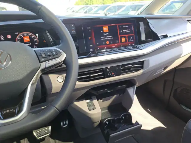 Volkswagen Multivan view 8