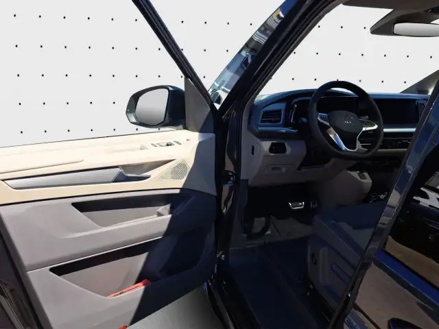 Volkswagen Multivan view 14