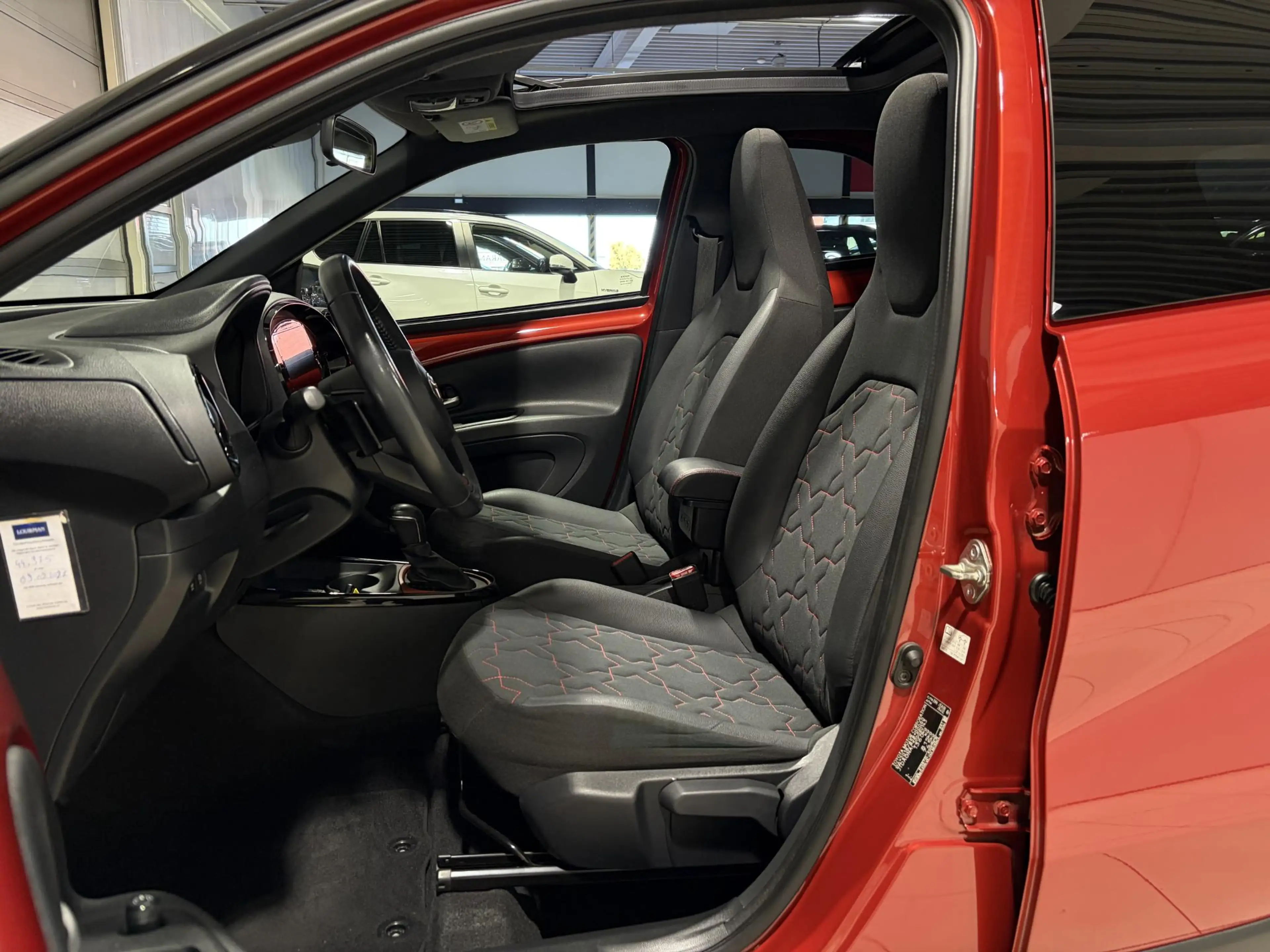 Toyota Aygo X 1.0 VVT-i S-CVT Envy Elektrisch Schuif Dak, Parkee — photo 11