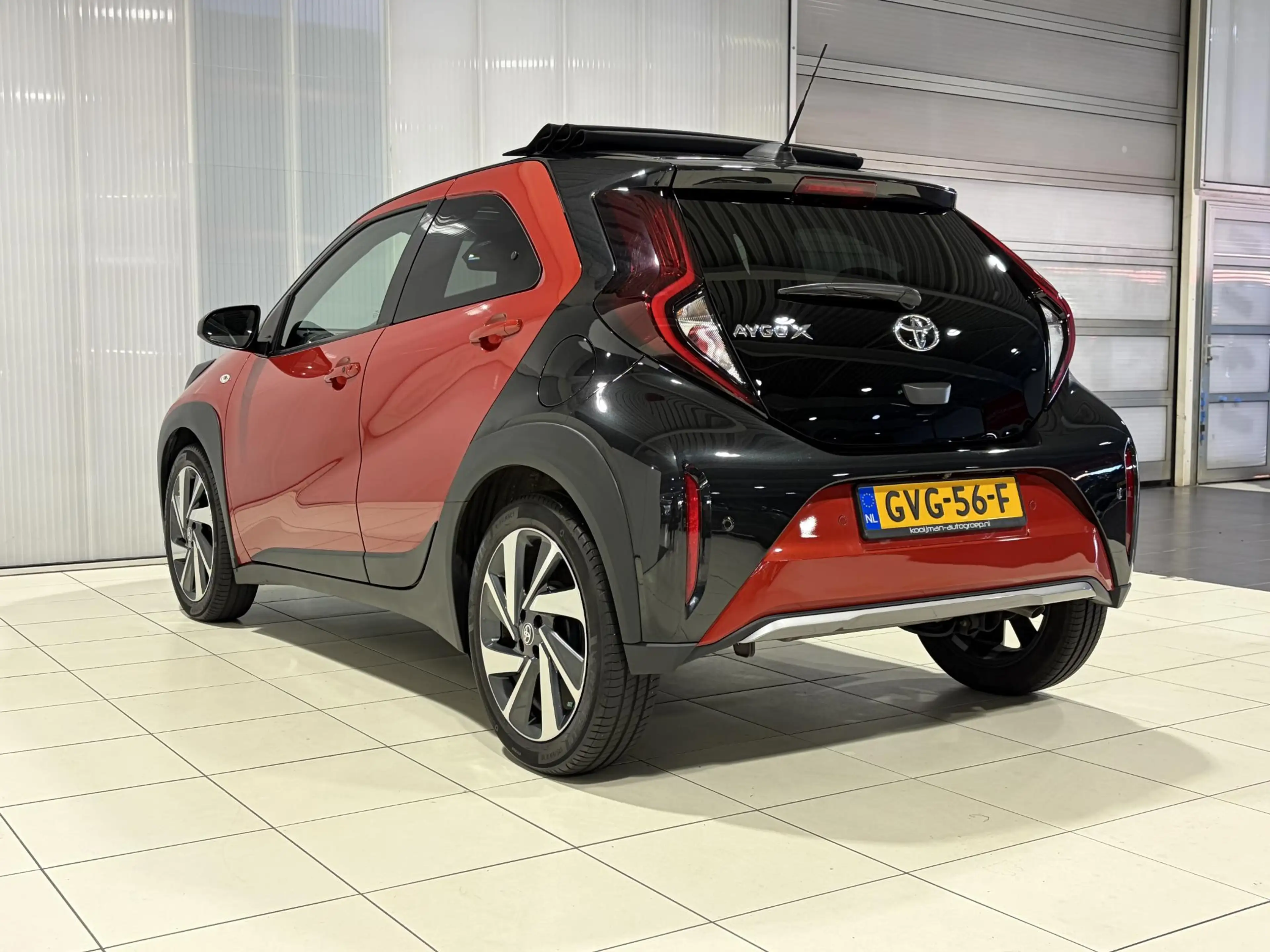 Toyota Aygo X 1.0 VVT-i S-CVT Envy Elektrisch Schuif Dak, Parkee — photo 6