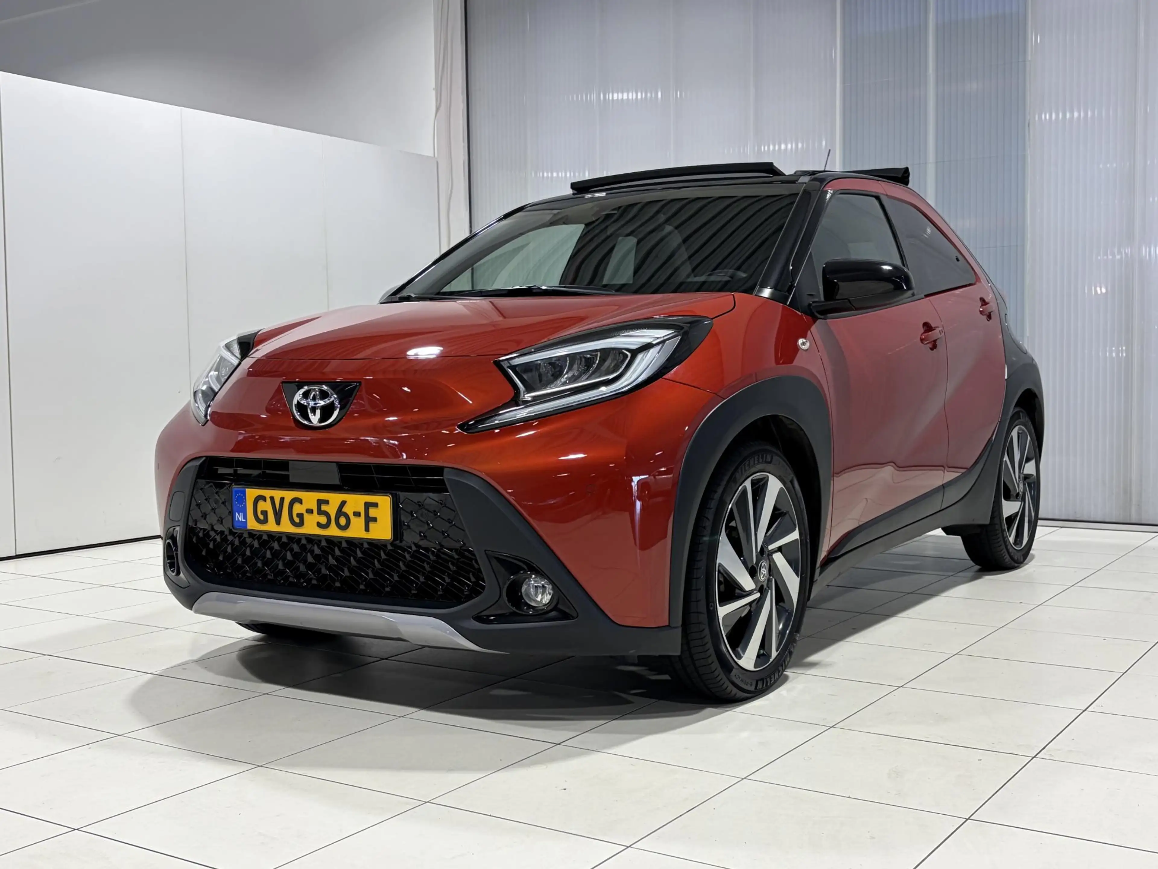 Toyota Aygo X 1.0 VVT-i S-CVT Envy Elektrisch Schuif Dak, Parkee — photo 4