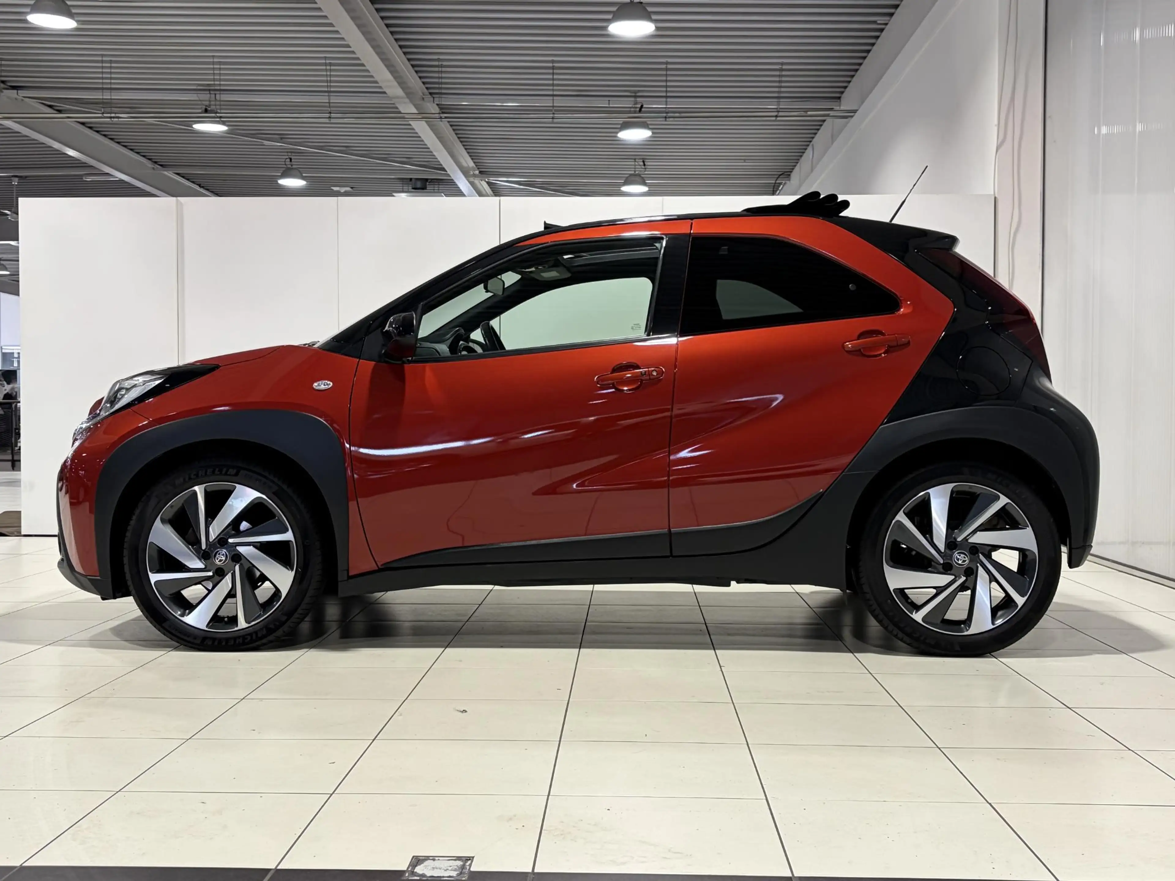 Toyota Aygo X 1.0 VVT-i S-CVT Envy Elektrisch Schuif Dak, Parkee — photo 5