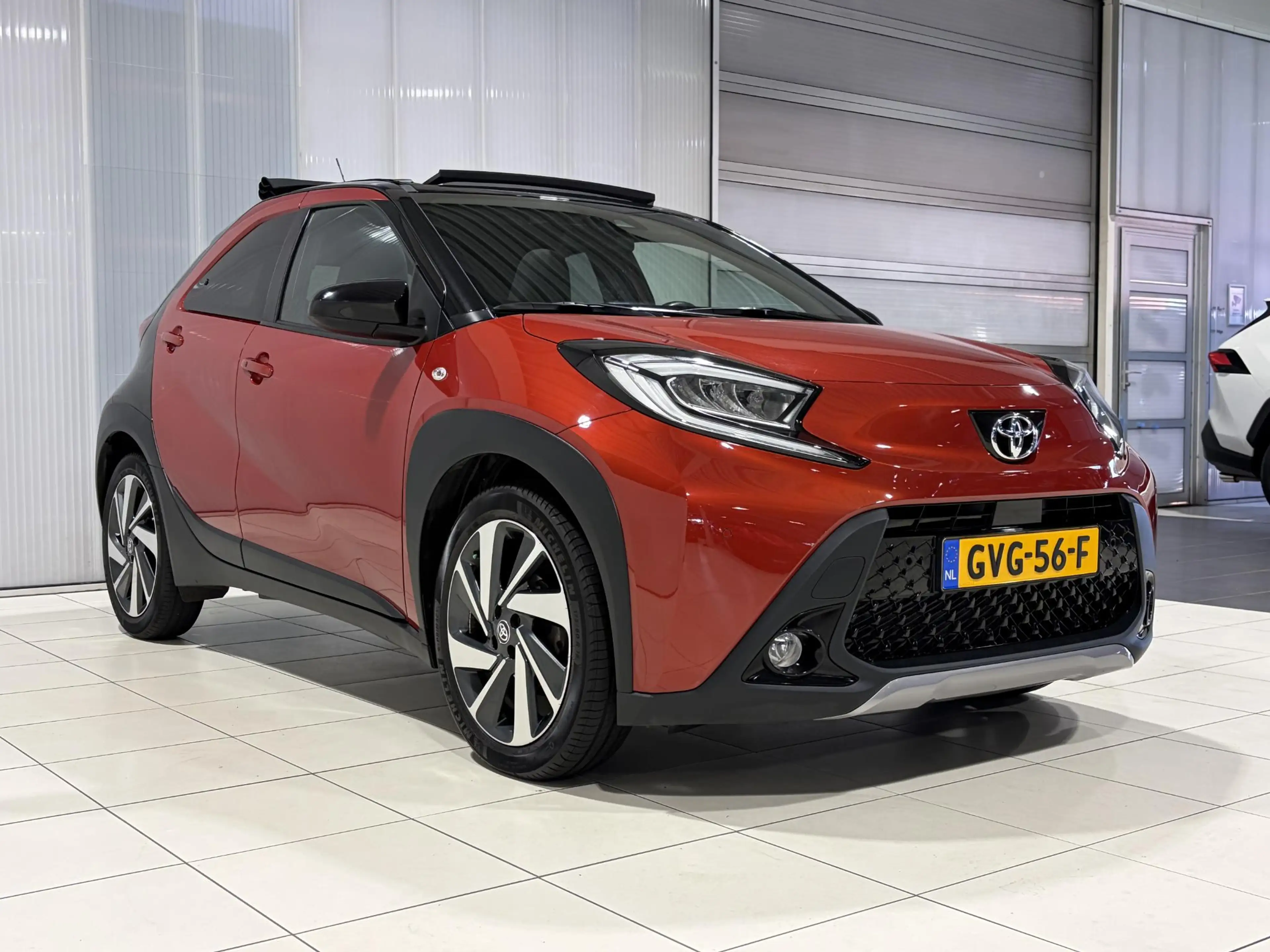 Toyota Aygo X 1.0 VVT-i S-CVT Envy Elektrisch Schuif Dak, Parkee — photo 2