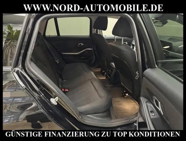 BMW 3 Series view 17