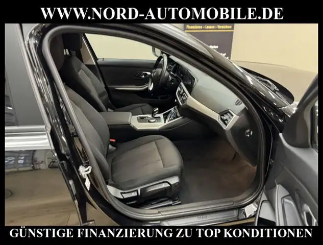 BMW 3 Series view 18