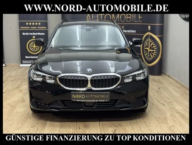 BMW 3 Series view 4