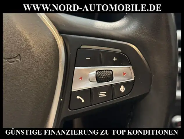 BMW 3 Series view 22
