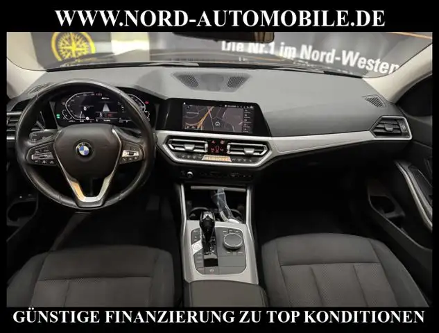 BMW 3 Series view 19