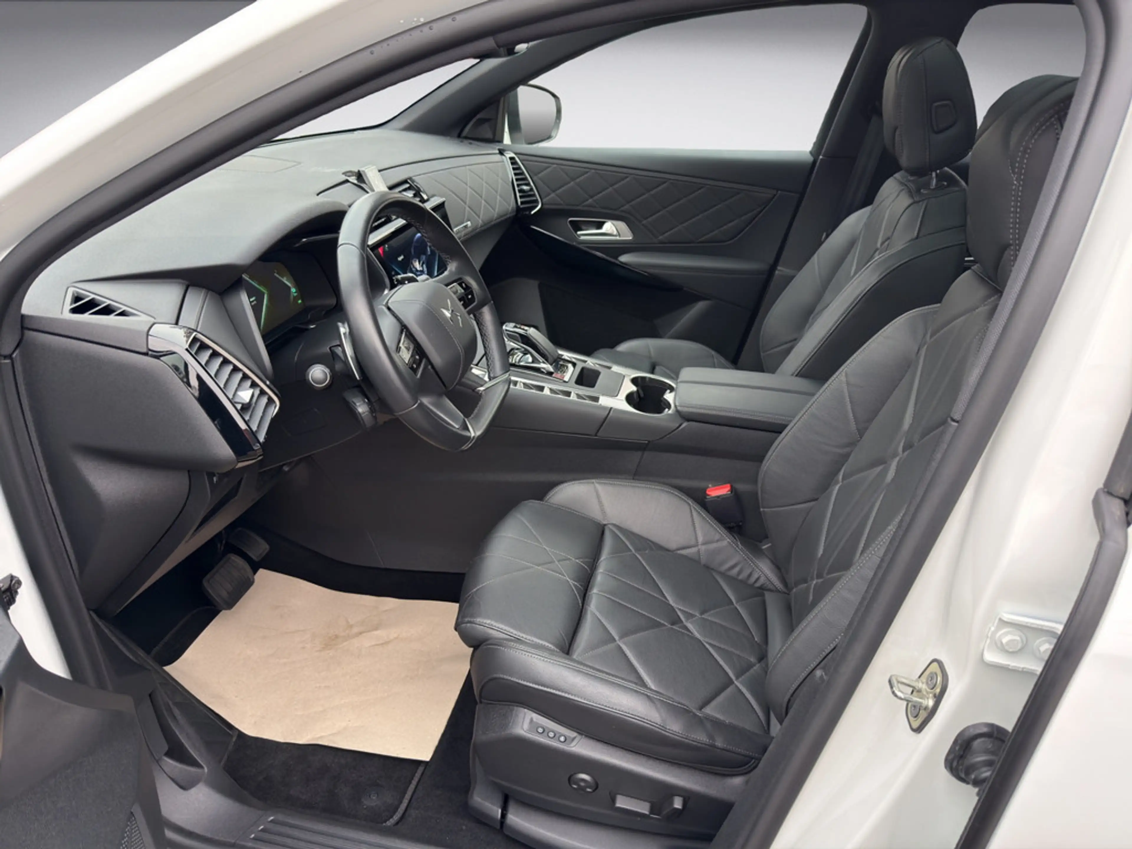 DS Automobiles DS 7 1.6 E-Tense 225 Bastille + LEDER & PANO — photo 10