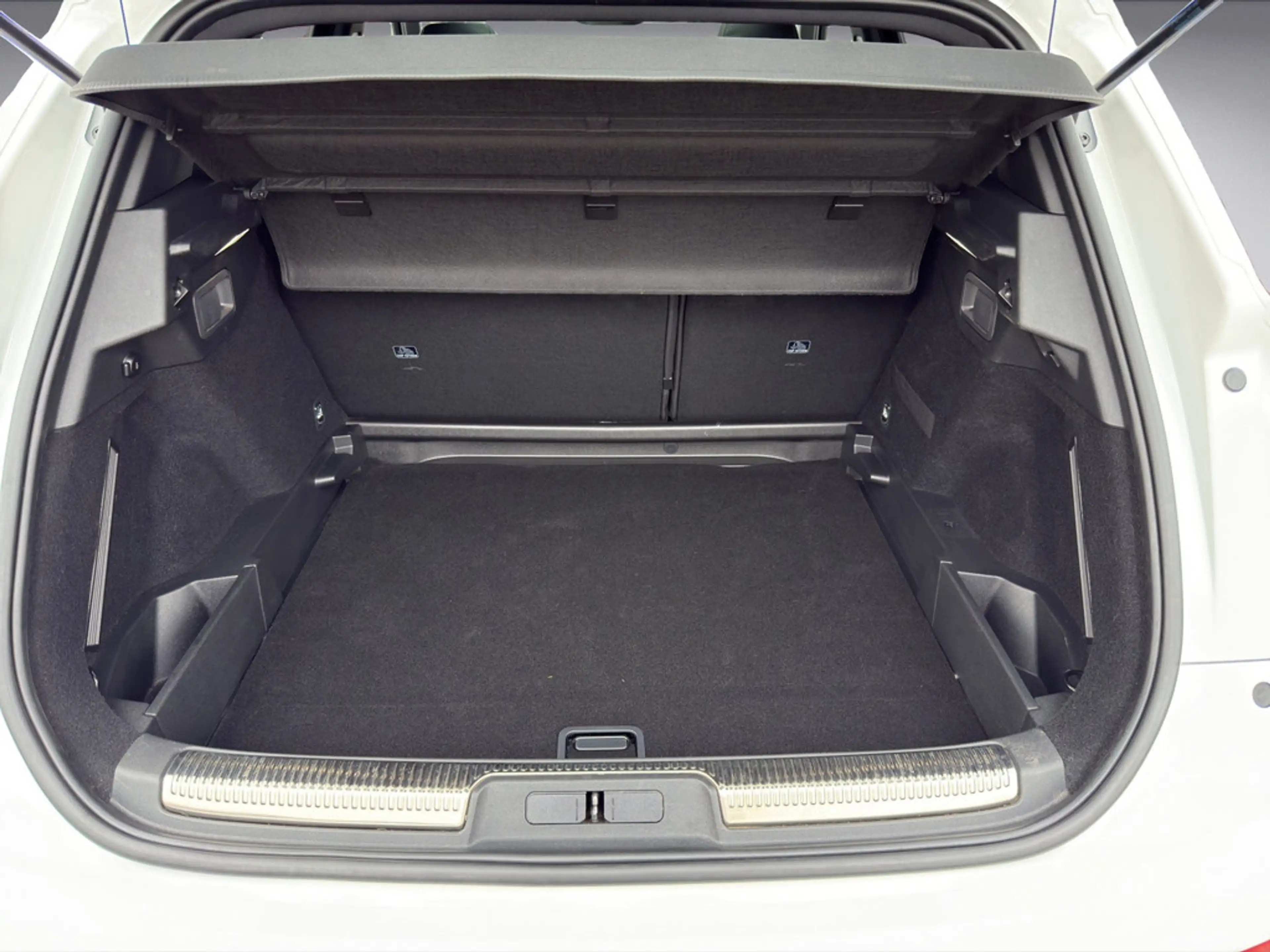 DS Automobiles DS 7 1.6 E-Tense 225 Bastille + LEDER & PANO — photo 15