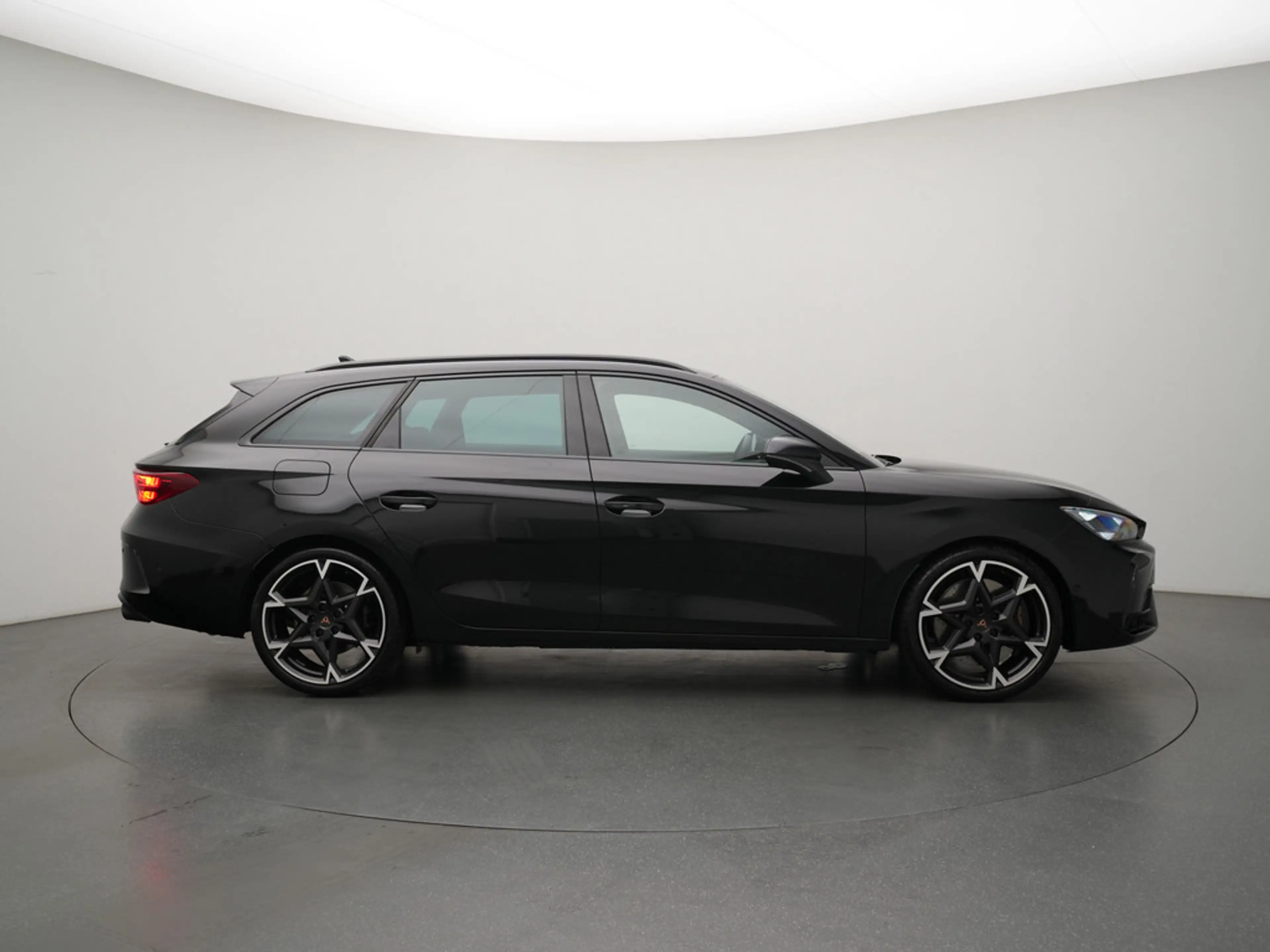 CUPRA Leon 2.0 TSI VZ 4Drive MATRIX PANO AHK DCC — photo 3