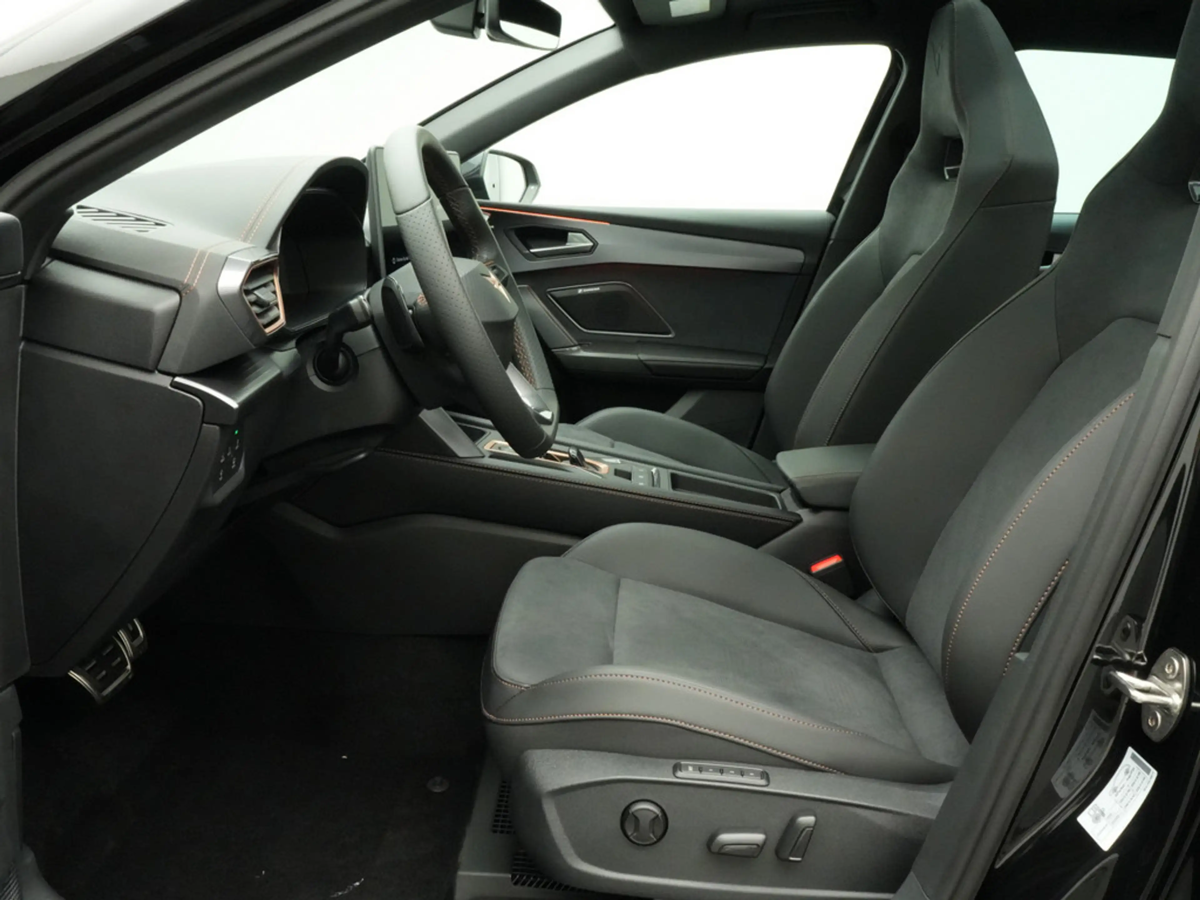 CUPRA Leon 2.0 TSI VZ 4Drive MATRIX PANO AHK DCC — photo 11