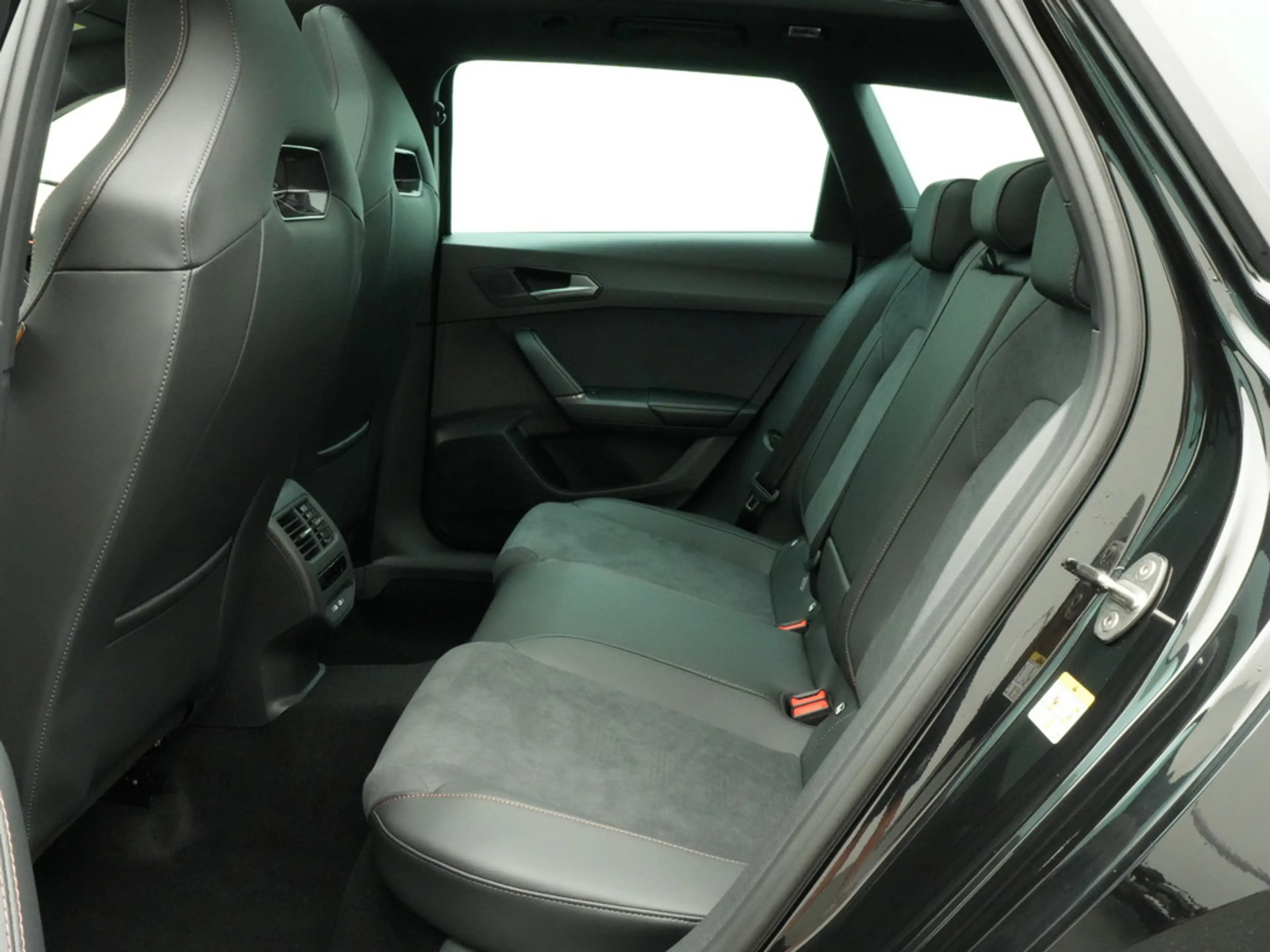 CUPRA Leon 2.0 TSI VZ 4Drive MATRIX PANO AHK DCC — photo 9
