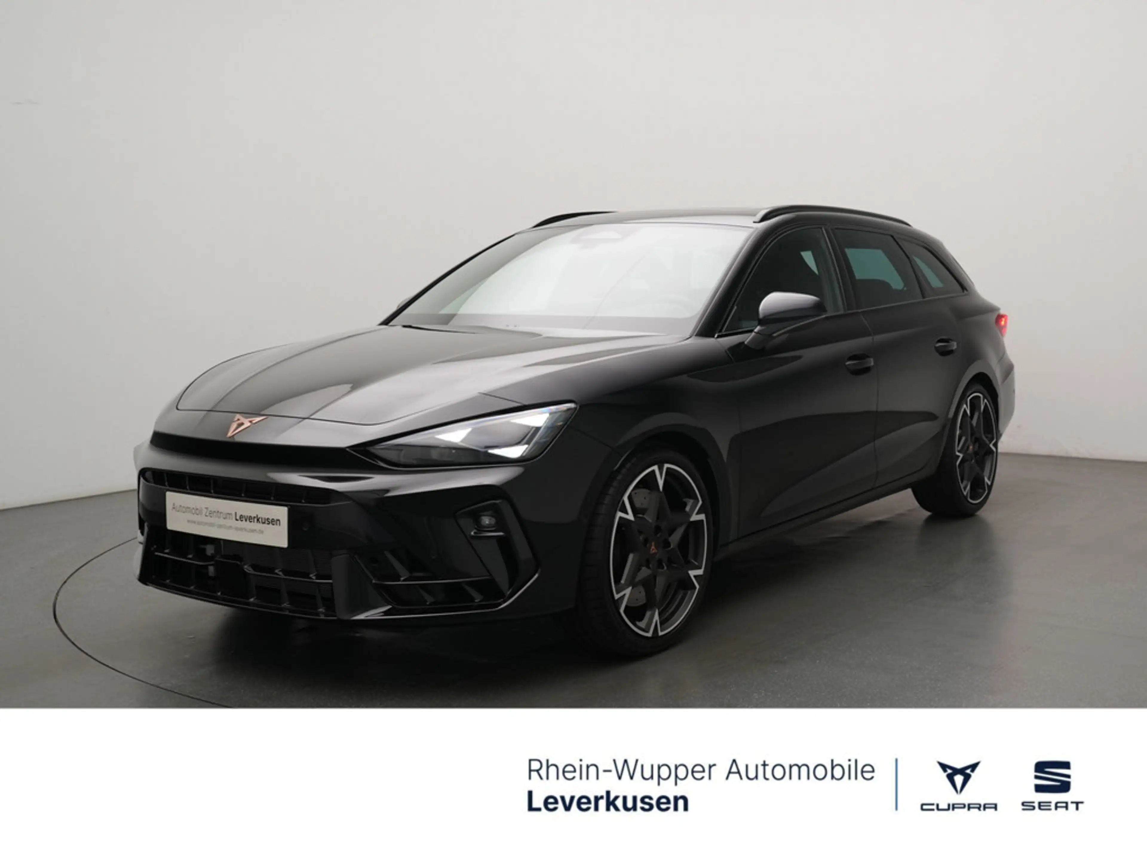 CUPRA Leon 2.0 TSI VZ 4Drive MATRIX PANO AHK DCC
