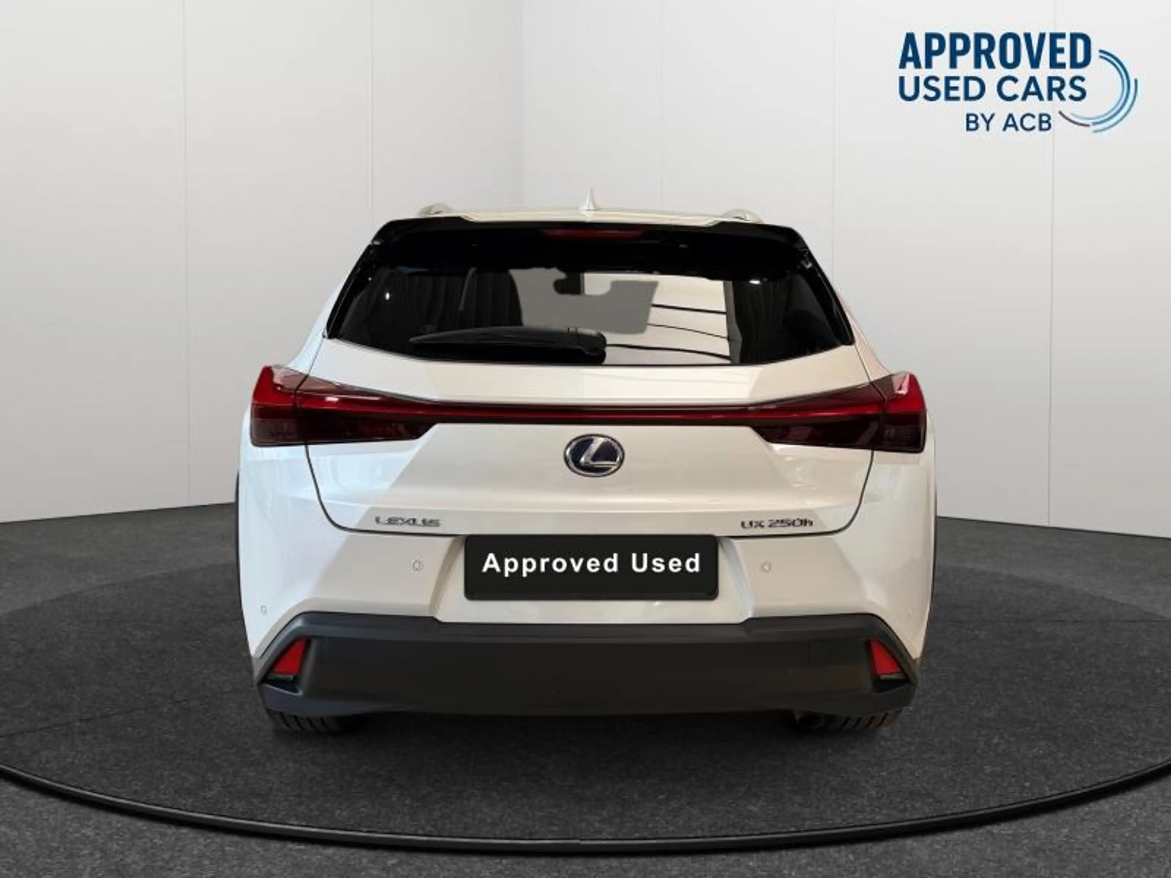 Lexus UX 250h . — photo 3