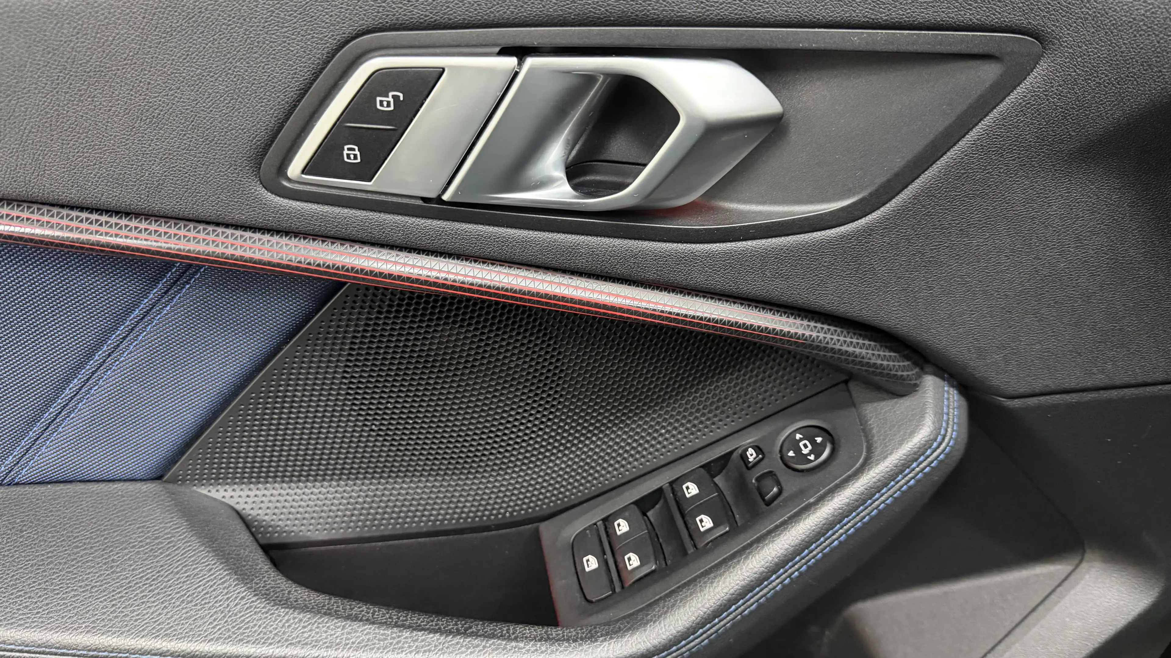 BMW 118 118 i M Sport LED*NAVI*SHZ*TEMP*PDC*SP-SITZE — photo 8
