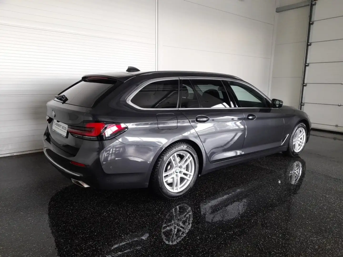 BMW 520 d Touring LUXURY LINE 4x4 Aut *VOLL LED / NAVI / HEAD-UP / LUFTFEDERUNG / EDELHOLZ / 2-ZONEN-KLIMA* Grau - 2