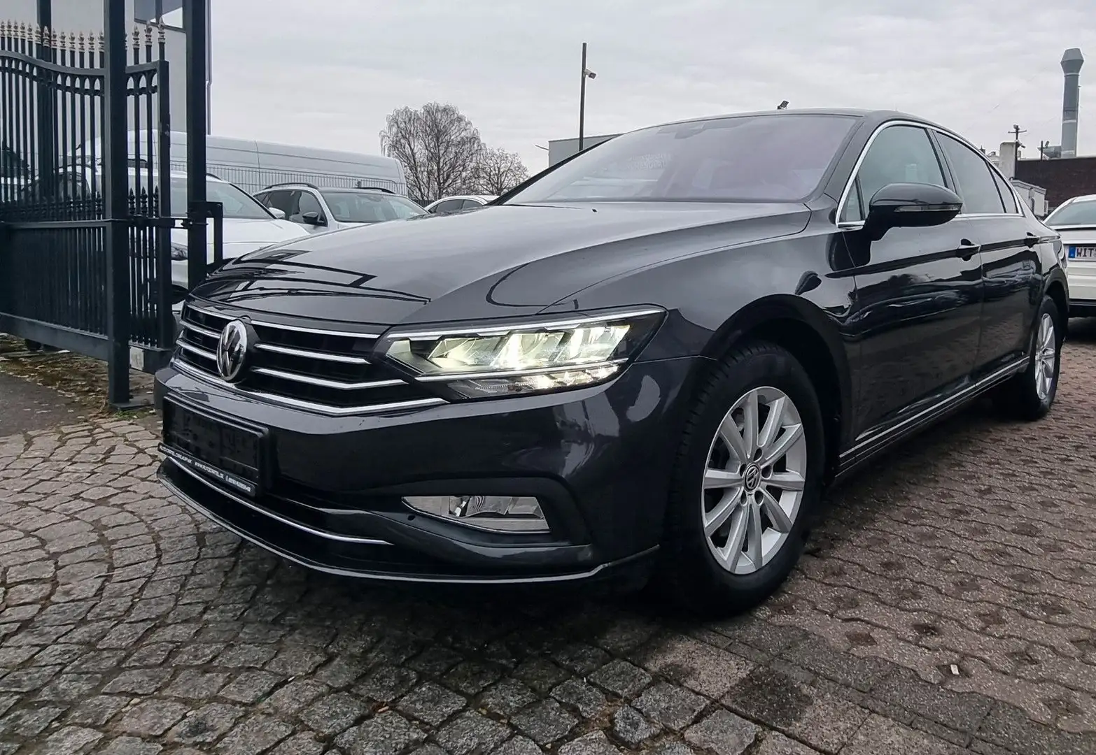 Volkswagen Passat Lim. Business-ABSTAND.TEMP-KAMERA-42TKM- Grau - 1
